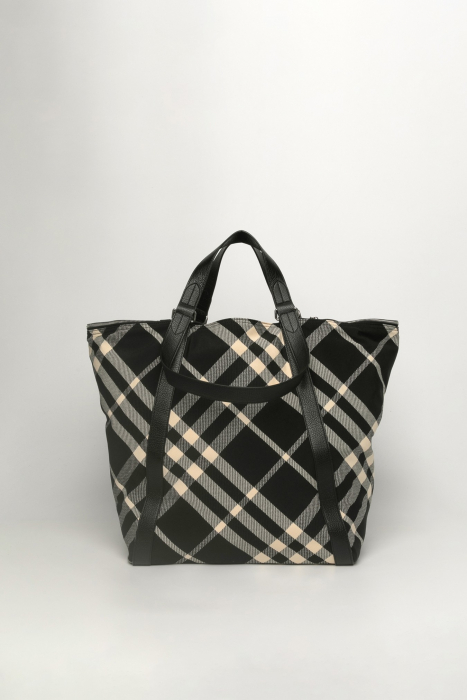 Burberry giant tote deals