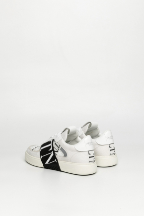 Low-Top Calfskin Vl7n Sneakers