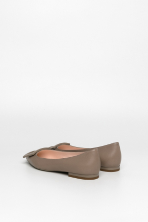 Gommettine Lacquered Buckle Ballerinas In Soft Leather 平底鞋