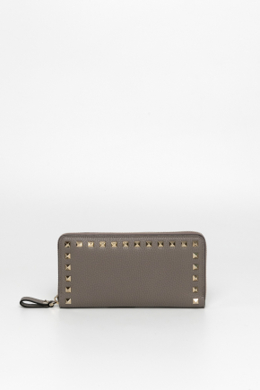 Rockstud Grainy Calfskin Zippered Wallet 钱包