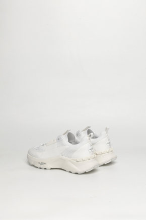 True Act Low Top 运动鞋