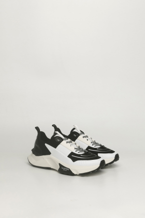 True Act Low Top 运动鞋