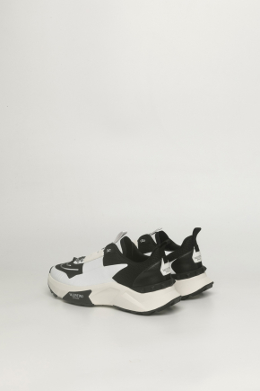 True Act Low Top 运动鞋
