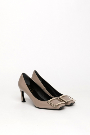Trompette Metal Buckle Pumps In Patent Leather Pumps