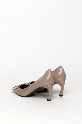 Trompette Metal Buckle Pumps In Patent Leather Pumps