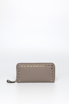 Rockstud Grainy Calfskin Zippered 钱包